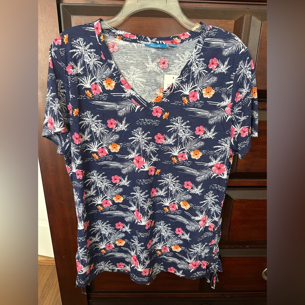 Women’s XL Navy Tropical Print V-neck Tee Island Resortwear Beach Vacation NWT